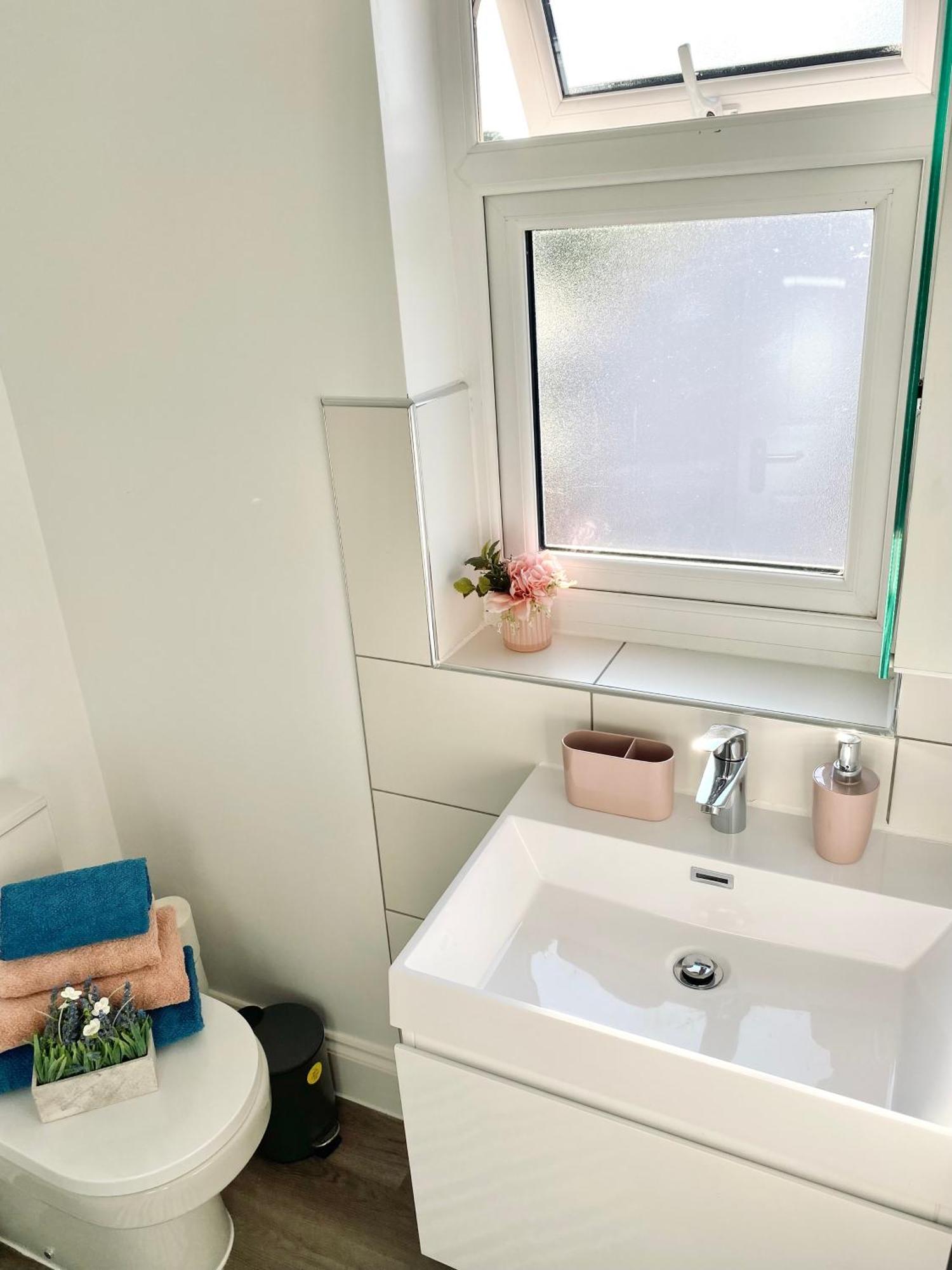 Bright Studio Loft 30Min To Central London Exterior photo